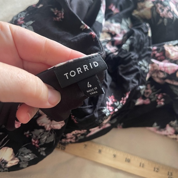 Torrid black flutter sleeve midi dress - Picture 3 of 7